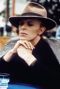 El hombre que cayó a la Tierra por Nicolas Roeg con David Bowie, 1976 de Unbekannt Unbekannt